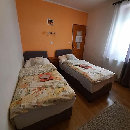 Kis Rigó vendégház Salgótarján Extérieur photo
